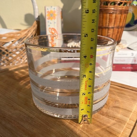 Vintage gold and frosted glass ice bucket - Picture 9 of 10